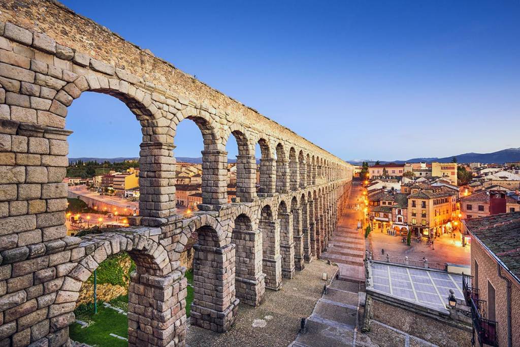 Espana Castillaleon Segovia Acueducto Shutterstock 226137160 Sean Pavone Shuttesrtock